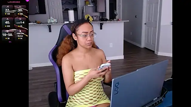 Snapshot of RylHoneyy chatting on July 2026 07:31:01 PM RylHoneyy online show from July 2026 07:31:01 PM
