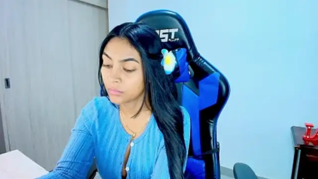 sophiax-x online show from December 2025 11:05:01 AM