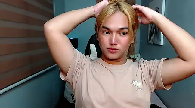 Snapshot of MoaningKylie chatting on January 2025 09:57:02 AM MoaningKylie online show from January 2025 09:57:02 AM