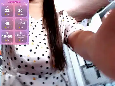 Snapshot of MoaningKylie chatting on October 2025 10:24:01 AM MoaningKylie online show from October 2025 10:24:01 AM