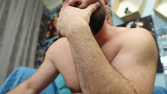 Snapshot of Muscle_Bear chatting on November 2025 07:02:02 AM Muscle Bear online show from November 2025 07:02:02 AM