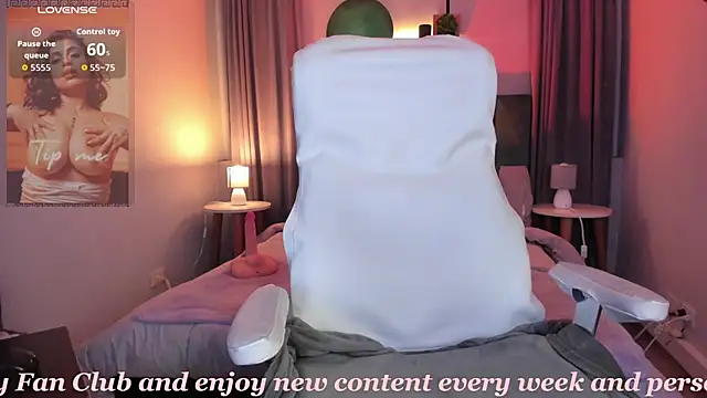 Snapshot of Galilea_Fox chatting on October 2025 02:56:01 AM Galilea Fox online show from October 2025 02:56:01 AM