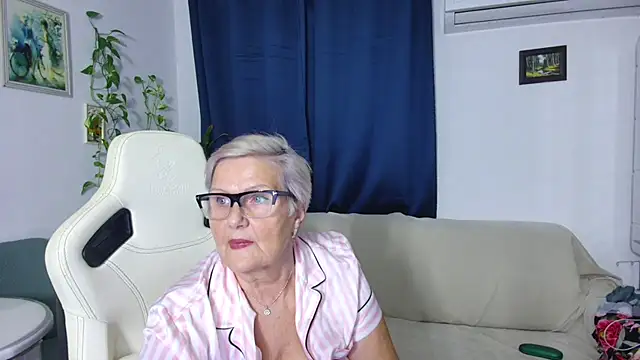 Selenna57 online show from November 2025 06:43:02 PM