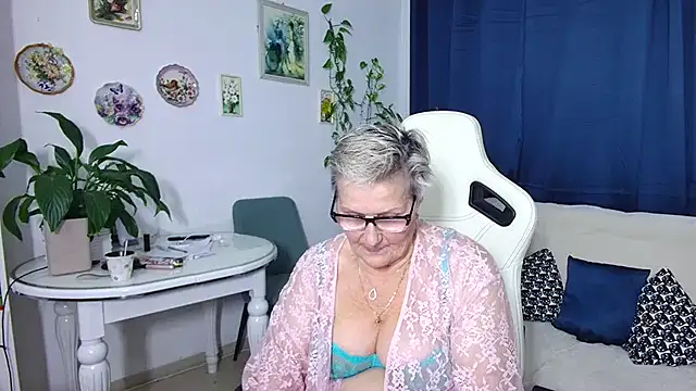 Selenna57 online show from December 2025 07:10:01 PM