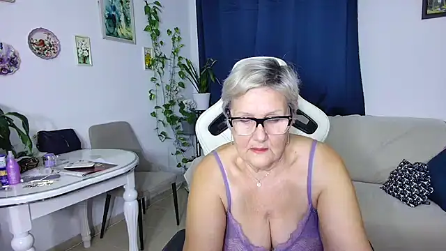 Snapshot of Selenna57 chatting on February 2026 06:35:01 PM Selenna57 online show from February 2026 06:35:01 PM