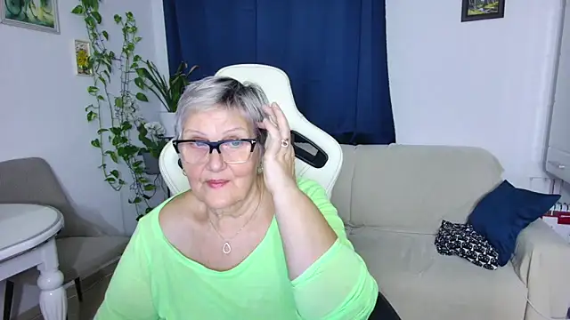 Snapshot of Selenna57 chatting on February 2026 06:13:01 PM Selenna57 online show from February 2026 06:13:01 PM