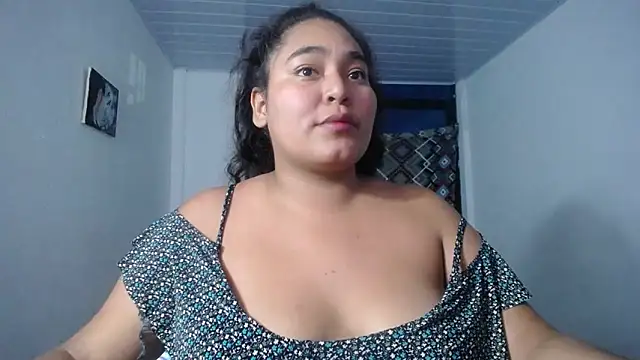 Snapshot of sirena_15 chatting on October 2025 06:10:01 AM sirena 15 online show from October 2025 06:10:01 AM