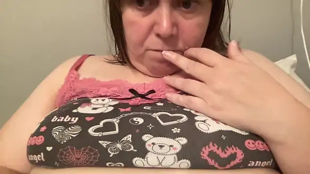 Snapshot of ParisNova chatting on December 2025 02:01:02 PM ParisNova online show from December 2025 02:01:02 PM