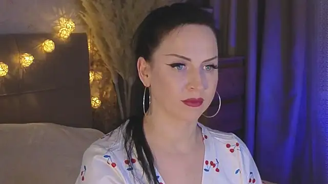 Snapshot of lily_conor chatting on December 2024 03:25:02 PM lily conor online show from December 2024 03:25:02 PM