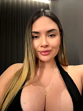 Snapshot of AnaCarrera chatting on November 2025 03:54:01 PM AnaCarrera online show from November 2025 03:54:01 PM