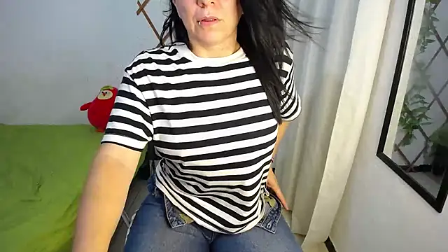 Snapshot of alexa_milsf chatting on December 2024 04:09:01 AM alexa milsf online show from December 2024 04:09:01 AM