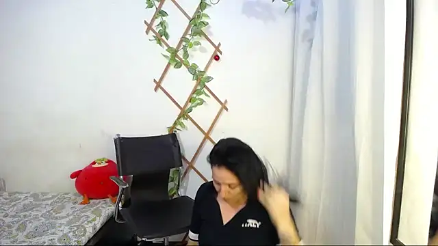 Snapshot of alexa_milsf chatting on December 2024 05:16:02 AM alexa milsf online show from December 2024 05:16:02 AM