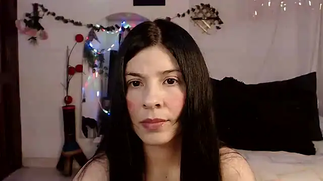 Snapshot of Estefani_32 chatting on December 2025 11:23:02 PM Estefani 32 online show from December 2025 11:23:02 PM