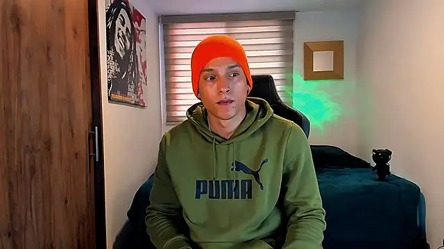 Snapshot of Liam_V chatting on January 2025 04:19:01 PM Liam V online show from January 2025 04:19:01 PM