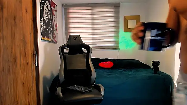 Snapshot of Liam_V chatting on January 2025 04:55:02 PM Liam V online show from January 2025 04:55:02 PM