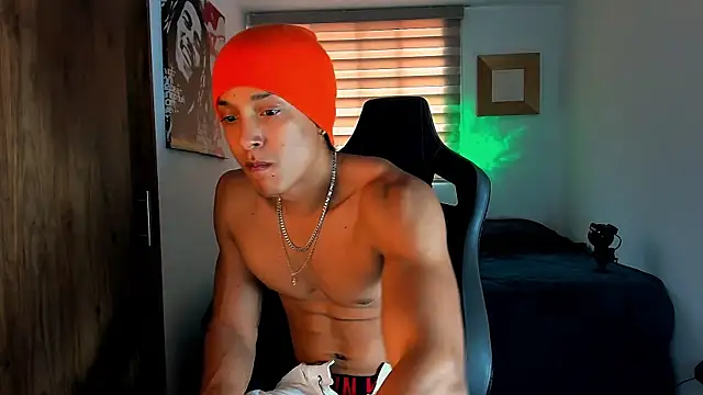 Snapshot of Liam_V chatting on February 2025 04:44:01 PM Liam V online show from February 2025 04:44:01 PM