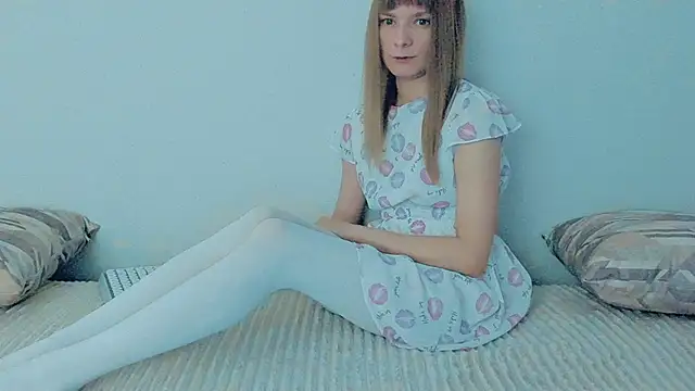 Snapshot of YourCaramel chatting on September 2025 10:37:01 AM YourCaramel online show from September 2025 10:37:01 AM