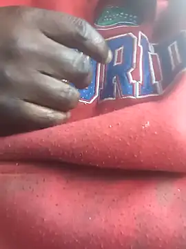 Snapshot of biggreen850 chatting on January 2025 07:40:01 PM biggreen850 online show from January 2025 07:40:01 PM