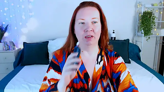 Snapshot of GoddessLara chatting on October 2025 08:04:02 PM GoddessLara online show from October 2025 08:04:02 PM