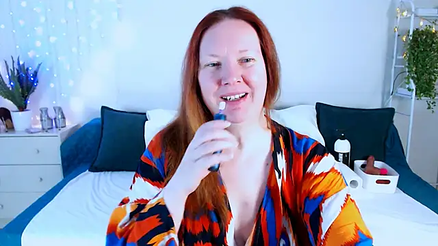 Snapshot of GoddessLara chatting on November 2025 11:48:01 PM GoddessLara online show from November 2025 11:48:01 PM