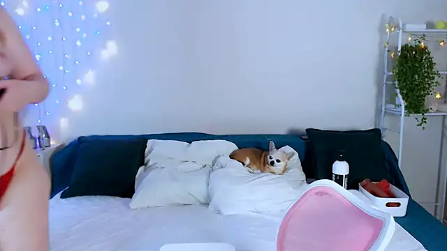 Snapshot of GoddessLara chatting on November 2025 04:39:01 PM GoddessLara online show from November 2025 04:39:01 PM