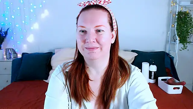 Snapshot of GoddessLara chatting on December 2025 01:13:01 AM GoddessLara online show from December 2025 01:13:01 AM