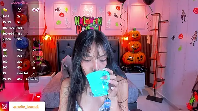 Snapshot of AMELIELEONE chatting on October 2025 01:12:01 PM AMELIELEONE online show from October 2025 01:12:01 PM