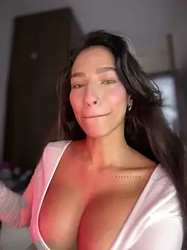 DulceLenns online show from December 2025 06:48:02 PM