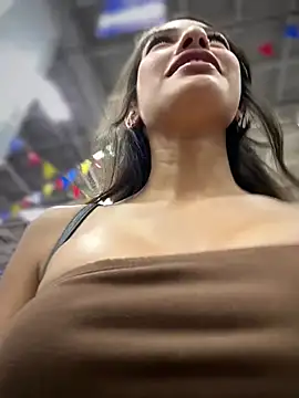 DulceLenns online show from April 2026 08:35:02 PM