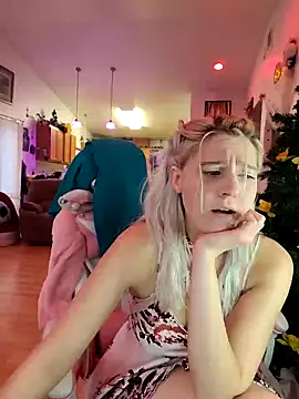 Snapshot of ScarletCallings420 chatting on December 2024 11:24:01 PM ScarletCallings420 online show from December 2024 11:24:01 PM