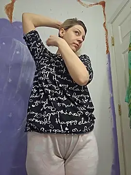 Snapshot of ScarletCallings420 chatting on February 2025 03:04:02 PM ScarletCallings420 online show from February 2025 03:04:02 PM