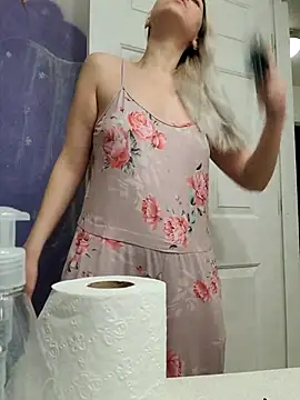 Snapshot of ScarletCallings420 chatting on March 2025 04:56:02 PM ScarletCallings420 online show from March 2025 04:56:02 PM