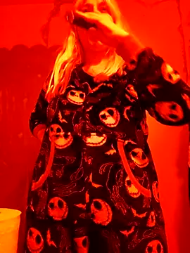 ScarletCallings420 online show from November 2025 01:44:02 PM