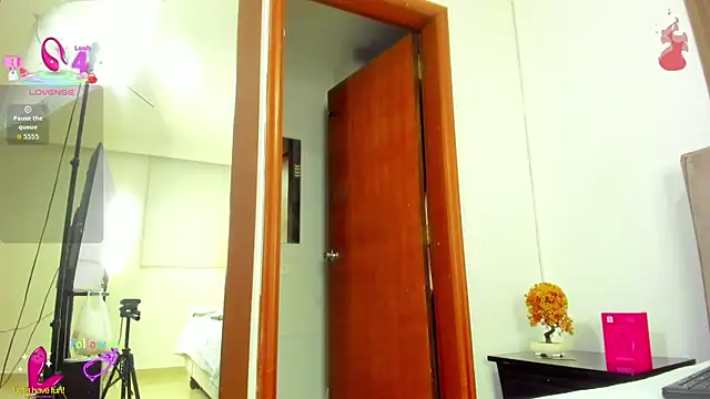 Snapshot of CristinSexy chatting on November 2025 10:48:02 AM CristinSexy online show from November 2025 10:48:02 AM