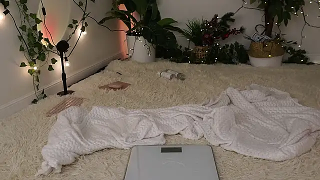 Snapshot of ScarletBlaze chatting on January 2025 12:12:01 AM ScarletBlaze online show from January 2025 12:12:01 AM