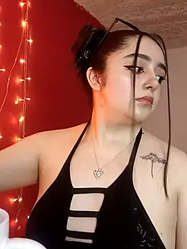 Snapshot of IvonneT chatting on September 2025 11:28:02 PM IvonneT online show from September 2025 11:28:02 PM