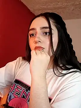 Snapshot of IvonneT chatting on November 2025 12:09:01 AM IvonneT online show from November 2025 12:09:01 AM