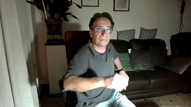 Snapshot of HETEREOMAN chatting on October 2025 07:03:01 PM HETEREOMAN online show from October 2025 07:03:01 PM