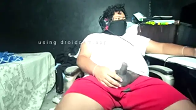 Snapshot of mikfgh50 chatting on November 2025 10:23:01 PM mikfgh50 online show from November 2025 10:23:01 PM