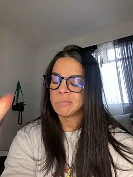 Snapshot of trianawhite chatting on January 2026 04:11:01 PM trianawhite online show from January 2026 04:11:01 PM