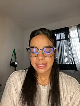 Snapshot of trianawhite chatting on February 2026 03:08:01 PM trianawhite online show from February 2026 03:08:01 PM