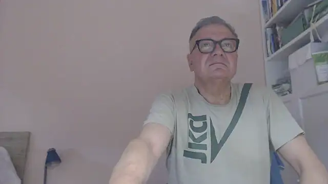 Snapshot of YOU6me chatting on June 2026 10:15:01 AM YOU6me online show from June 2026 10:15:01 AM