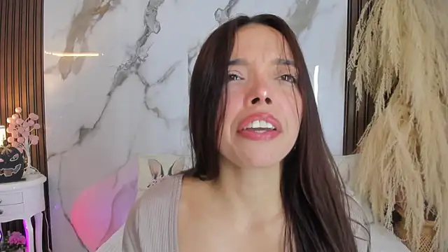 hannahill69 online show from October 2025 04:44:01 AM