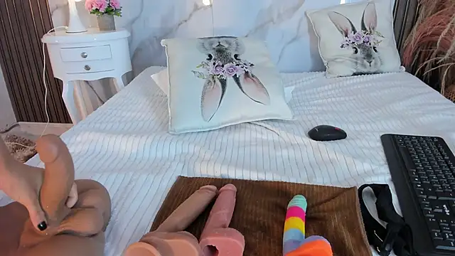 hannahill69 online show from March 2026 08:26:33 AM