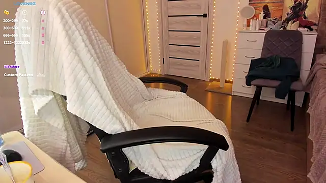 Snapshot of Ophelia_mm chatting on October 2025 06:24:01 AM Ophelia mm online show from October 2025 06:24:01 AM