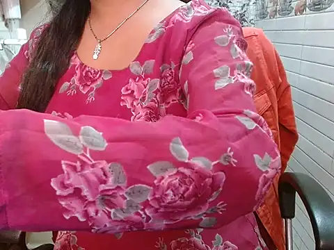 LovingPihu online show from February 2026 06:19:02 AM