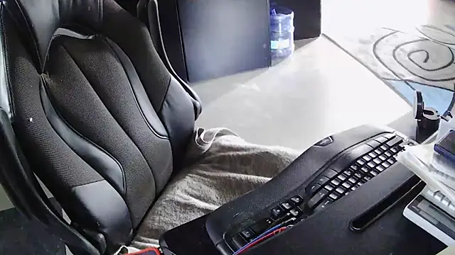 Snapshot of TrevorSteele chatting on September 2025 02:50:02 PM TrevorSteele online show from September 2025 02:50:02 PM