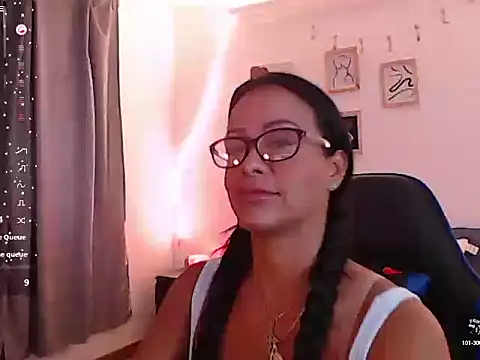 emmily castro online show from October 2025 01:08:02 PM