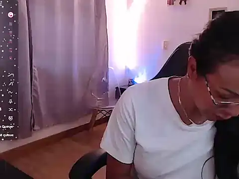 emmily castro online show from October 2025 01:03:02 PM