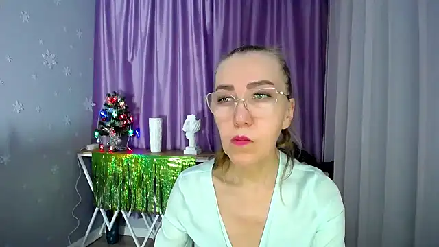 queen a n i online show from December 2024 11:06:02 AM